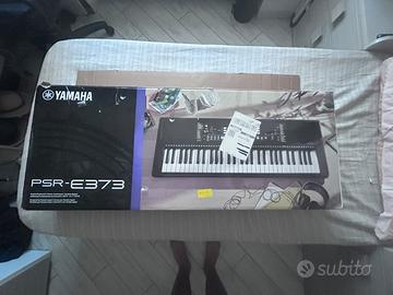 Tastiera Yamaha PSR-E363.