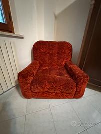 Poltrona in velluto rosso vintage