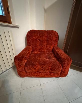 Poltrona in velluto rosso vintage