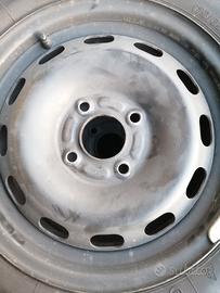 cerchi in acciaio con gomme invernali Ford fiesta 