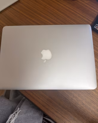 Apple MacBook Air 13” – Early 2015