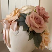 Vaso con composizione di fiori