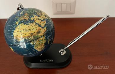 Mappamondo da scrivania con penna