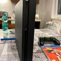 PS4 slim con controller e 4 giochi