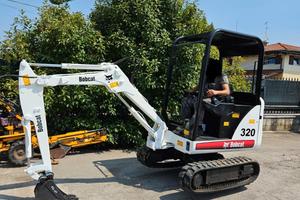 E243 - Escavatore 16 q Bobcat 320 allargabile