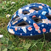 svuoto garage casco bici bambino