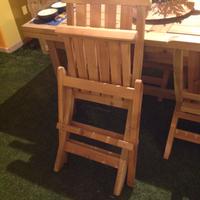 Tavolo in legno con sedie