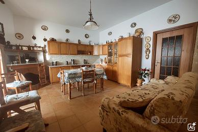 3 LOCALI A BOTRICELLO