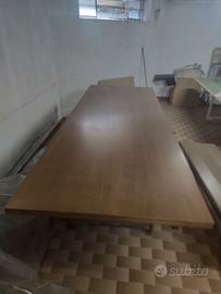 Tavolo in legno massello con gambe in ferro