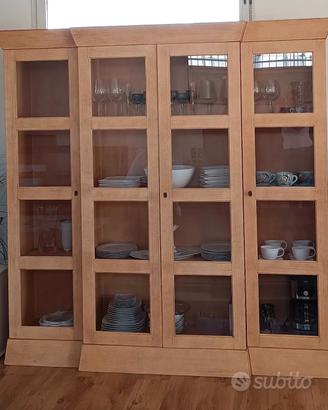Vetrina moderna massiccia in legno Credenza