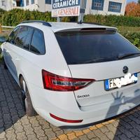 Skoda Superb Sportline 2.0 150cv DSG