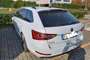 Skoda Superb Sportline 2.0 150cv DSG