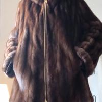 splendida pelliccia di visone con cappuccio 