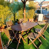 Tavolo con 5 sedie in legno