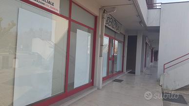 Fondo commerciale chiusi stazione