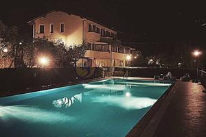 Villa di 670 m² con più di 5 locali a Camaiore
