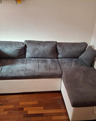 Divano letto, tavolo, armadio
