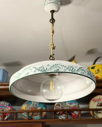 Lampadario ceramica bianca con rifiniture in verde