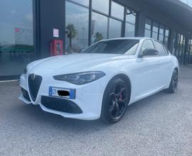 Alfa Romeo Giulia 2.0 T 280 cv tributo italiano