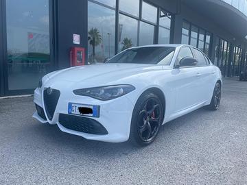 Alfa Romeo Giulia 2.0 T 280 cv tributo italiano