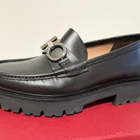 Gancini in pelle nera Ferragamo