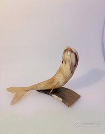 Scultura a forma di pesce in corno e osso anni 70