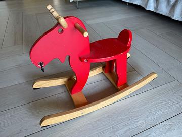 Alce a dondolo Ikea colore rosso