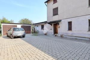 CASA SEMINDIPENDENTE A CAMPEGINE