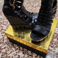 scarpe nere con zeppa