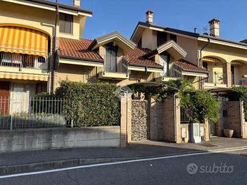 VILLA A SCHIERA A SAN MAURIZIO CANAVESE