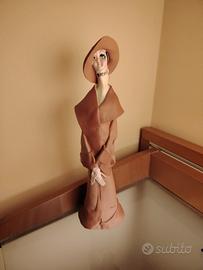 scultura in terracotta, figura femminile stilizzat