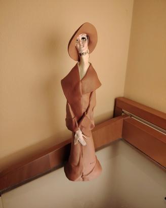 scultura in terracotta, figura femminile stilizzat