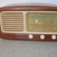 Antiche radio a valvole d'epoca