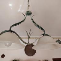 Lampadario finiture ferro e coppe vetro satinato