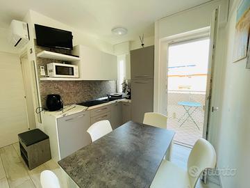 Grazioso bilocale ristrutturato-A ridosso del mare