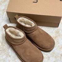 UGG Classic Super Mini Stivali Castagna Taglia 37