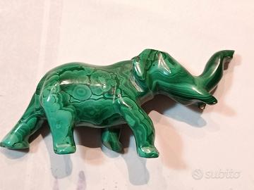 Elefante in malachite intagliato a mano 