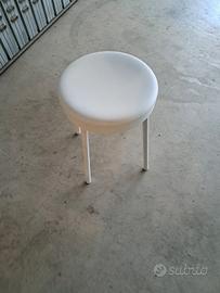 Sgabello bianco