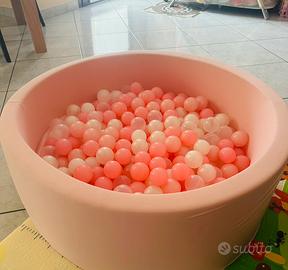 Piscina con le palline