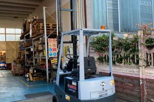 CARRELLO ELEVATORE OM CON BATTERIA NUOVA