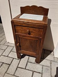 Comodino in legno