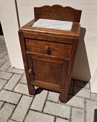 Comodino in legno