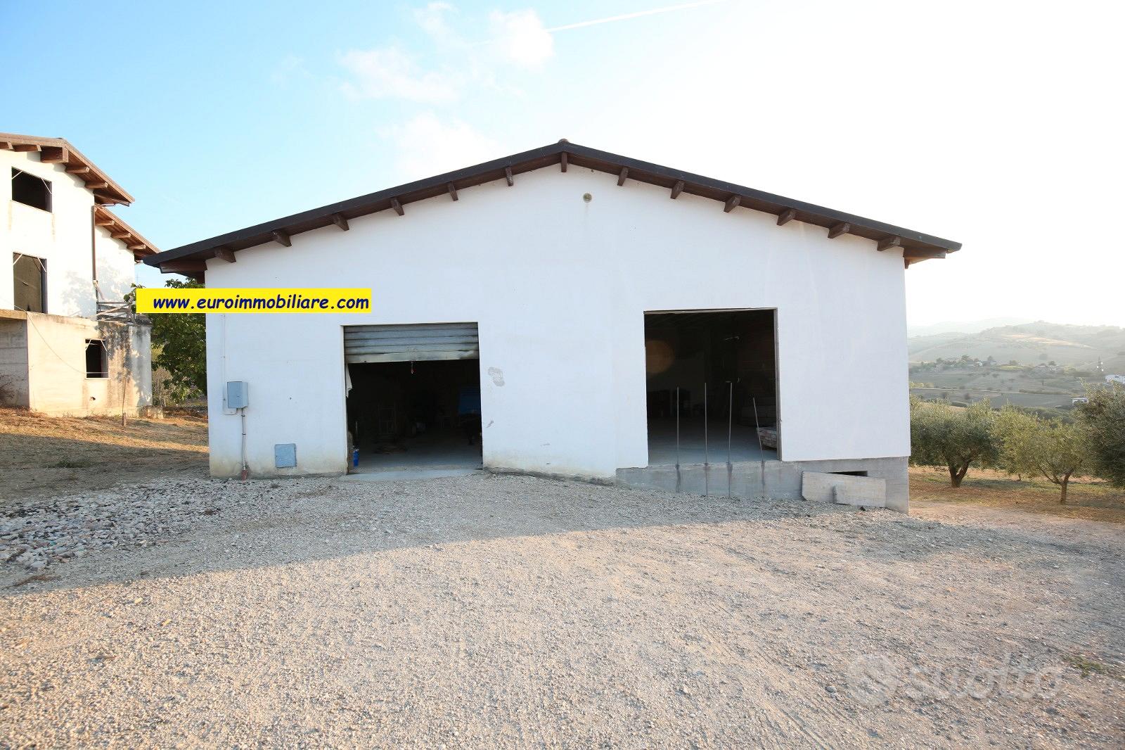 3 garage con 1 ettaro di terreno - Vista 2