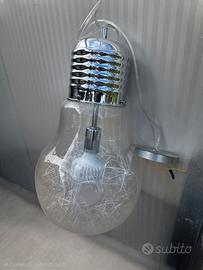 Lampadario a forma di lampadina