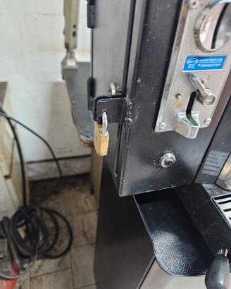 macchina da caffe con gettoniera 