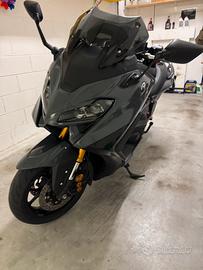 Yamaha tmax 560