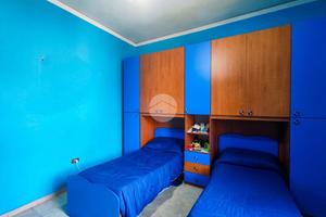 3 LOCALI A MELITO DI NAPOLI