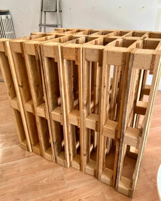 8 Bancali in Legno (Nuovi/Esposizione)
