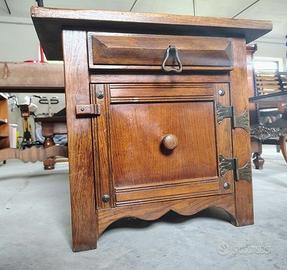 Mobiletto rustico in legno massiccio