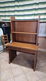 Scrivania in legno con portalibri mobile